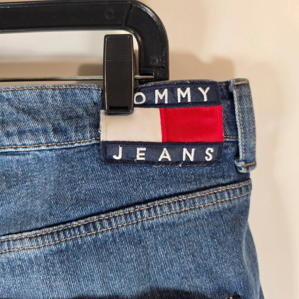 Tommy Jeans Mens 36x30 Medium Wash Tapered Denim Blue Jeans Embroidered Logo